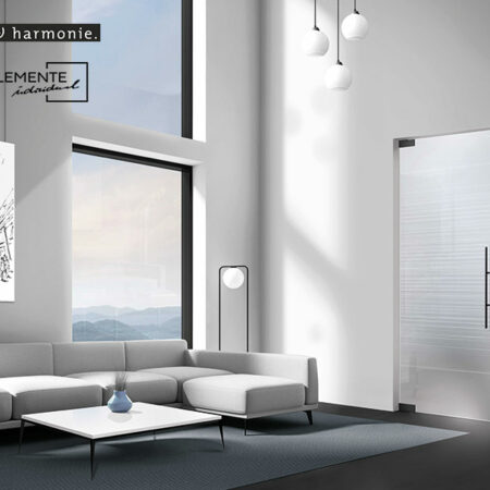 Modernes Wohnzimmer mit Glastüren Stilelemente von Licht & Harmonie, angeboten mit BWE Komplettservice und Handwerkervermittlung.