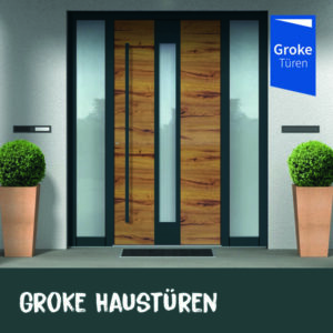 Groke Haustür mit Holzoptik und Glaselementen Moderne Groke Aluminium-Haustür mit Holzoptik, Glaselementen und Seitenteilen